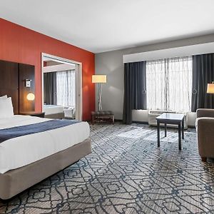 Suite mit Queensize-Bett für Gäste mit Behinderungen