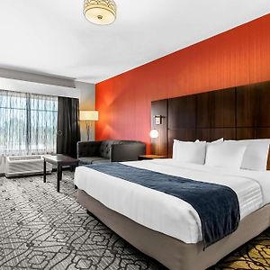 Zimmer mit Kingsize-Bett für Gäste mit Behinderungen